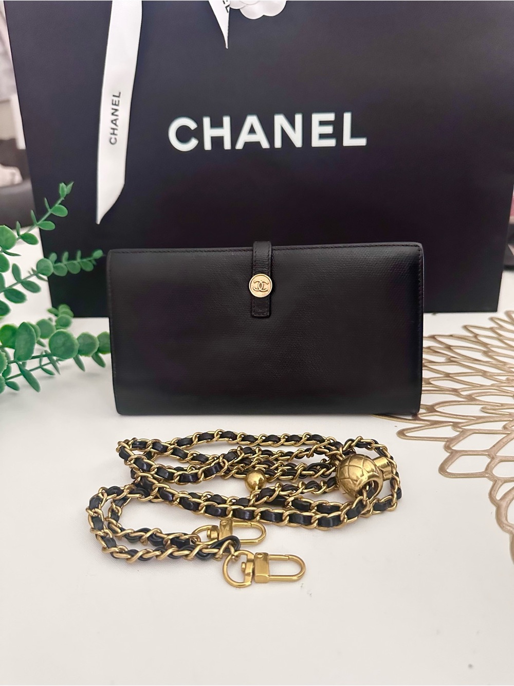 CHANEL Black Wallet with Chain - Picture 6 of 13
